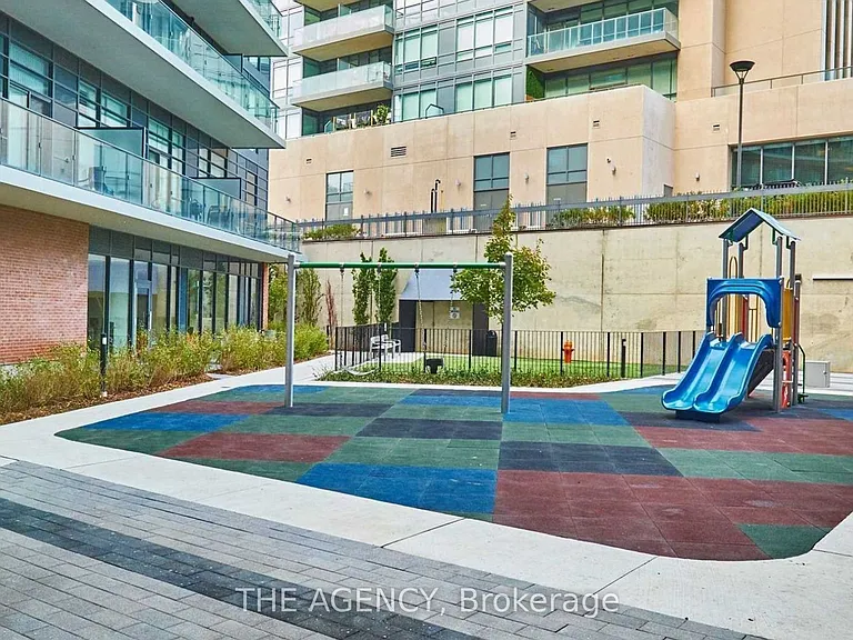 10 Park Lawn Rd #LPH09 — Photo 37