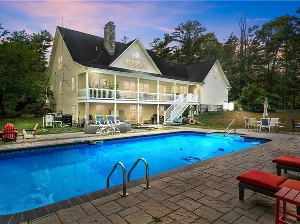 1158 Sisson Rd, Coventry, RI 02827