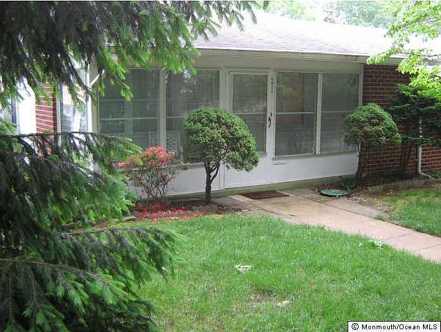 1st image of 882 Balmoral Court #A