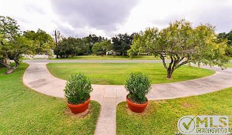 3rd image of 6931 Country View Ln