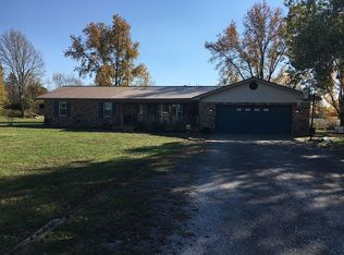 9869 E Redwood Rd, Mount Vernon, IL 62864