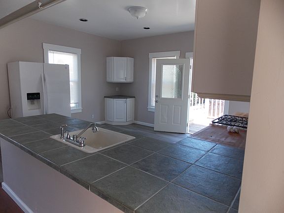 4th image of 530 Monterey St