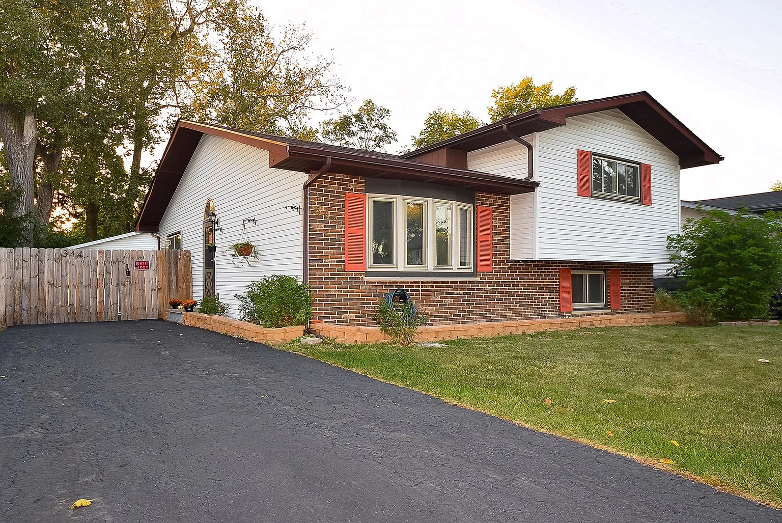 344 Oak Ave photo 1