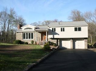 52 Hemlock Dr, Milton, MA 02186