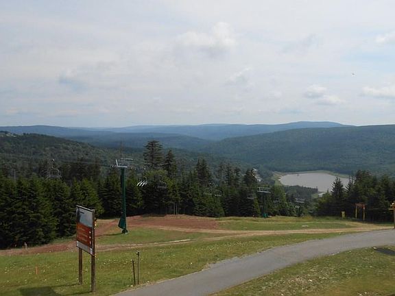 3rd image of 332 Mountain Ldg