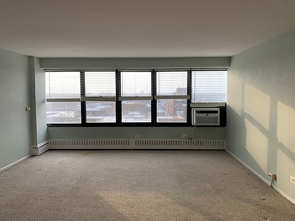 2nd image of 6030 N Sheridan Rd APT 803