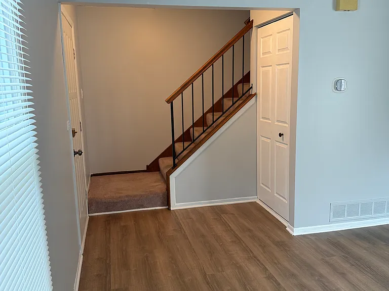1070 Glouchester Hbr — Photo 8