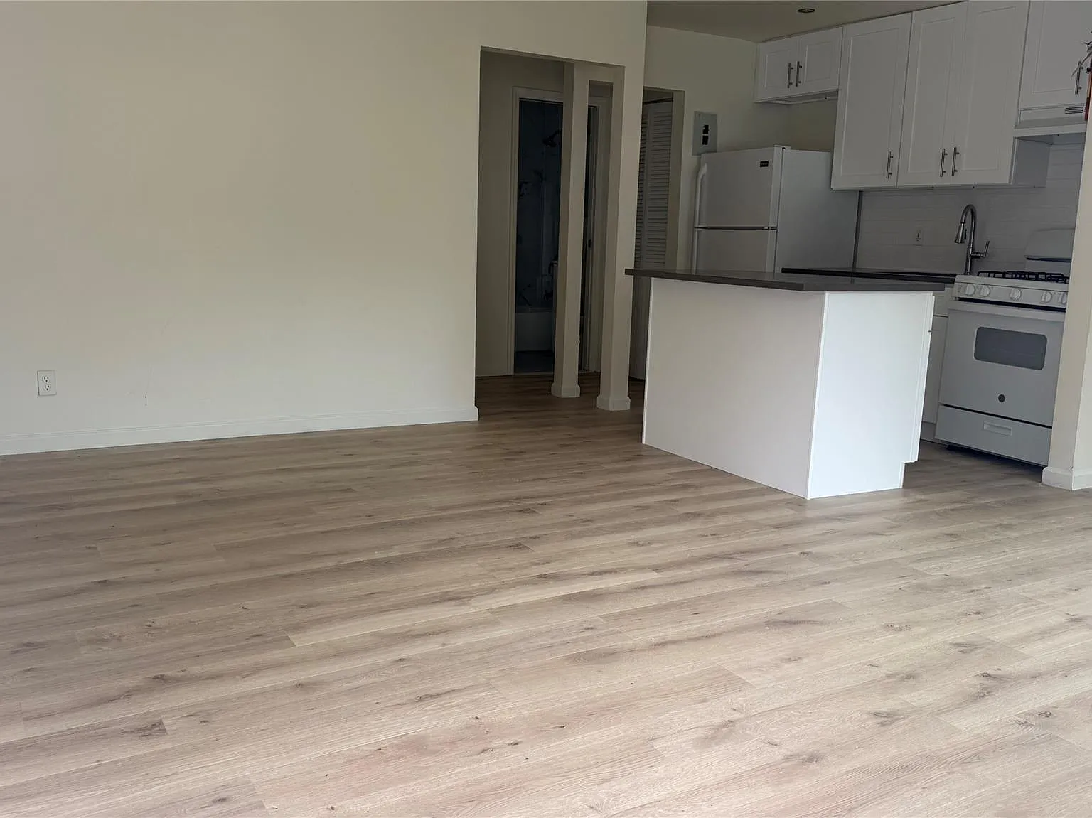 1 bed, 1.0 bath, 622 sqft, $1,600 — Photo 1