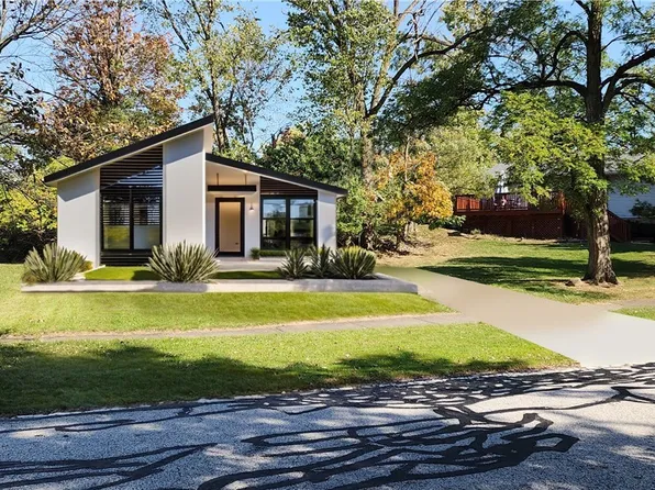 Parkhill Dr, Parma Heights, OH 44130