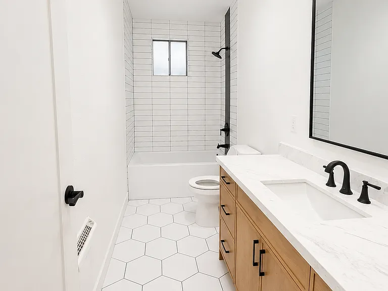 4516 48th Ave SW #1 — Photo 8