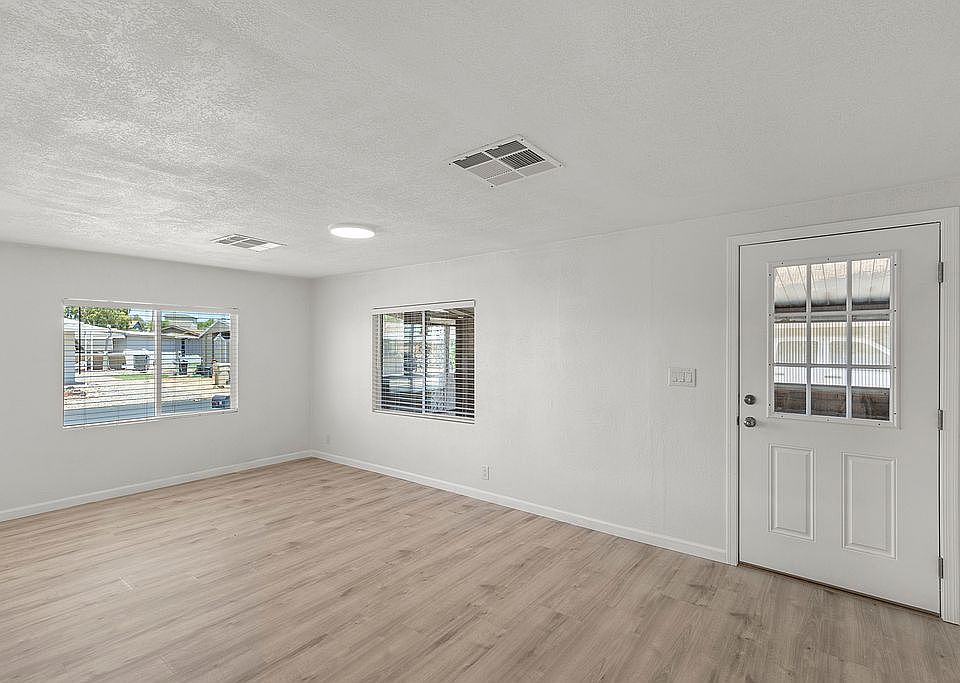 10th image of 410 N 67th Ln