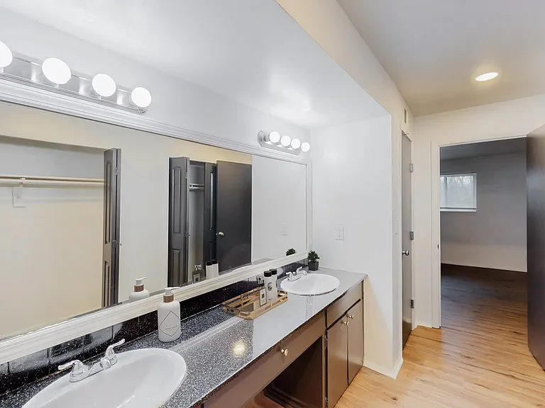 Windsong Apartments — Photo 11