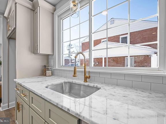 3rd image of 356 Abrams Mill Rd