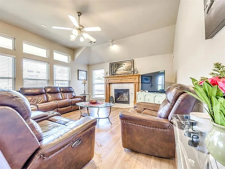 516 Woodsong Dr — Photo 5