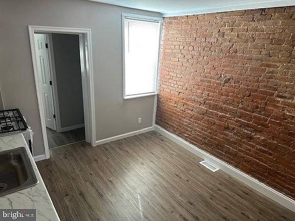3rd image of 1214 Pleasant St