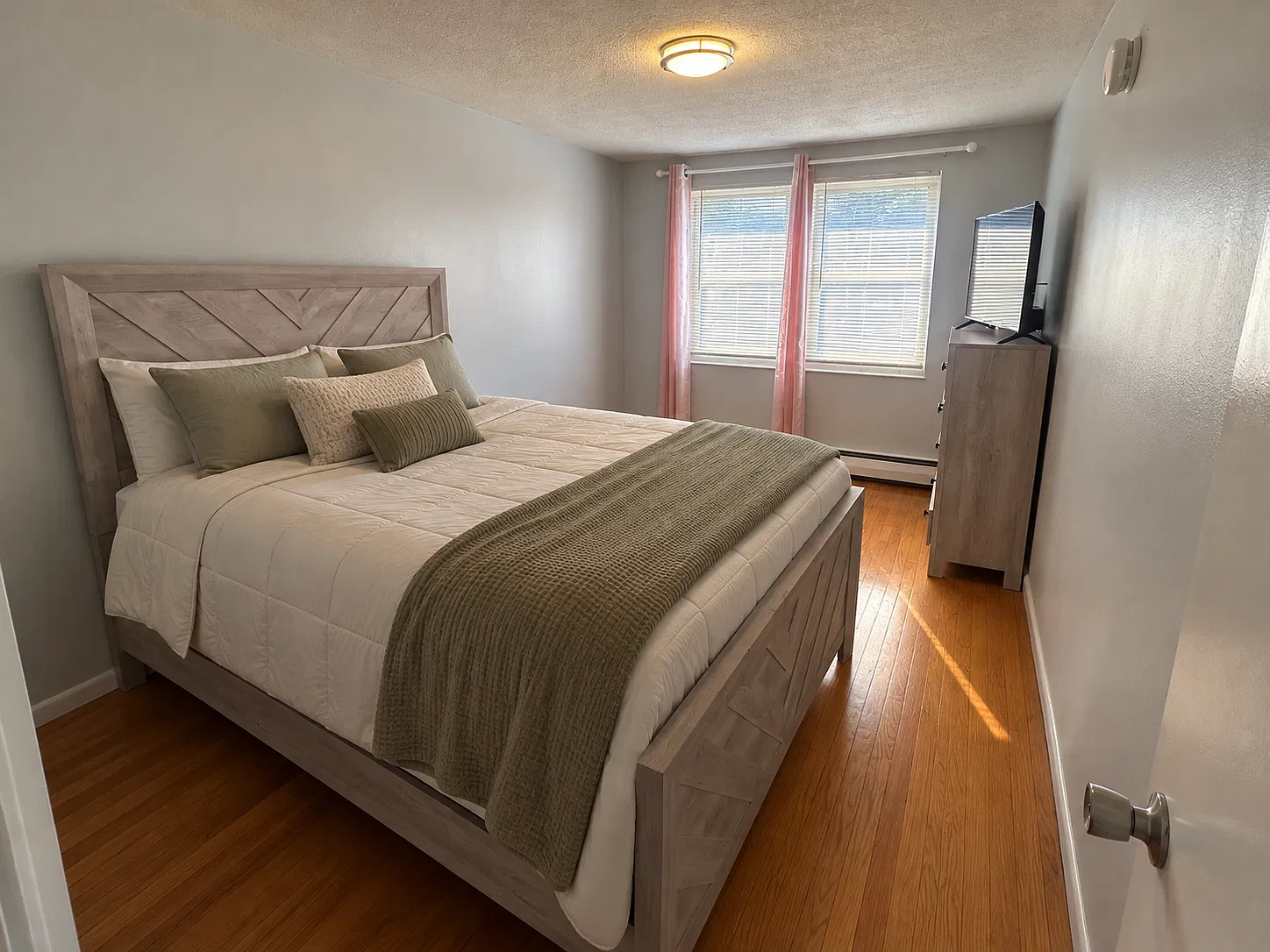 1 bed, 875 sqft, $1,700 — Photo 4