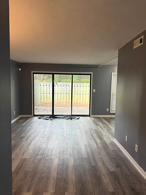 3 bed, 2.5 bath, 1352 sqft, $1,650 — Photo 3