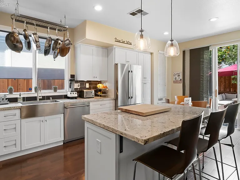 5687 Walnut St — Photo 9