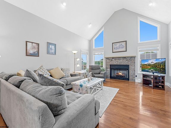 2nd image of 229 Santorini Ave