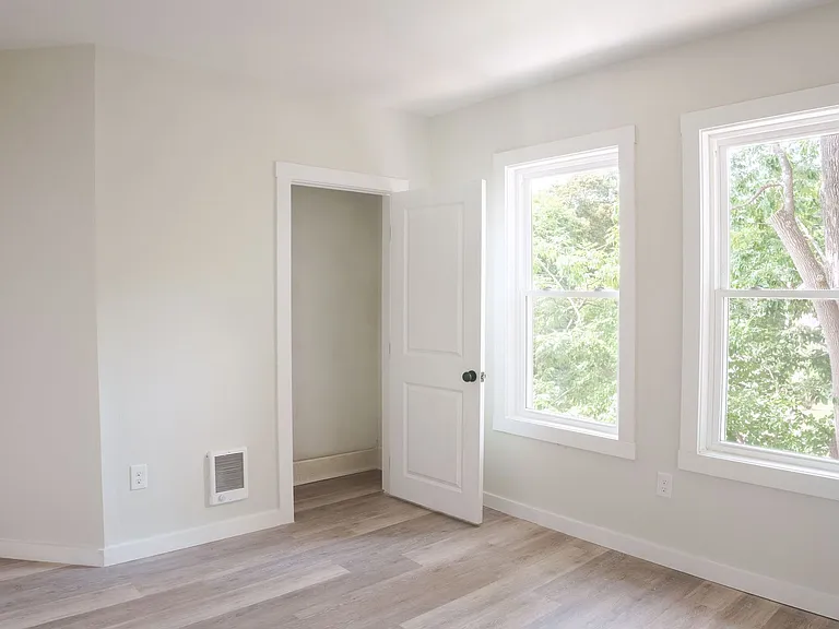 Fully Renovated Apartment Building Modern Upgrades Throughout — Photo 11