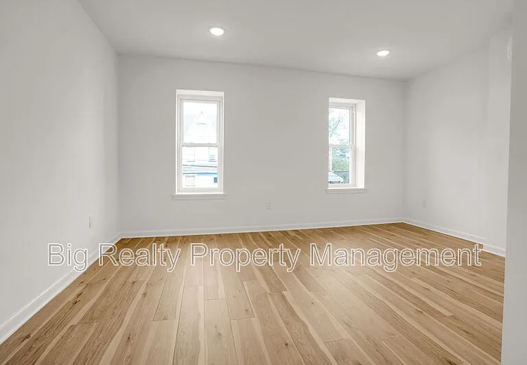 228 Bridge St #2 — Photo 27
