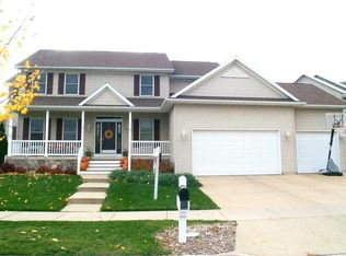 813 N Meadowbrook Ln, Waunakee, WI 53597