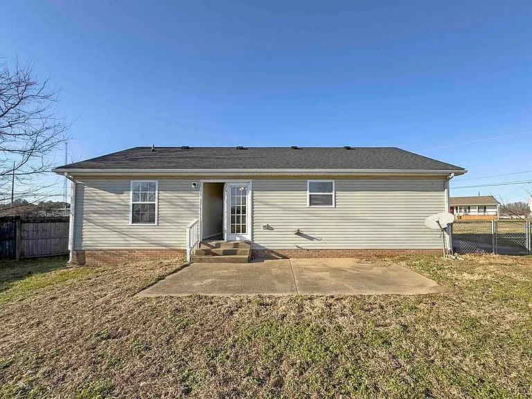 104 Waterford Dr — Photo 15