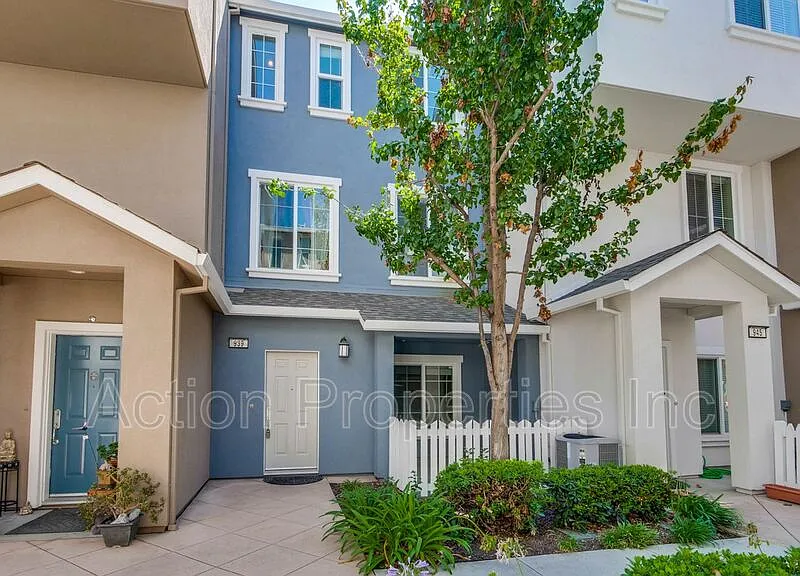 939 Alta Mar Ter photo 1