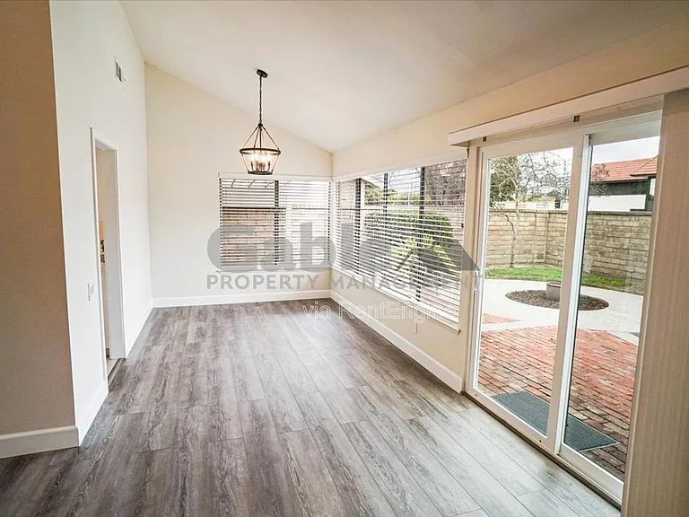23922 Avenida Entrana — Photo 4