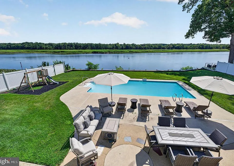 249 Club House Dr