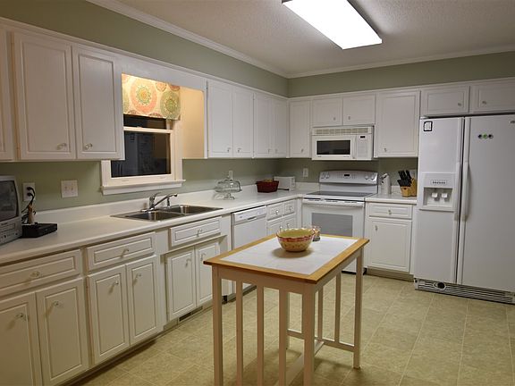 4th image of 16 Dorchester Dr