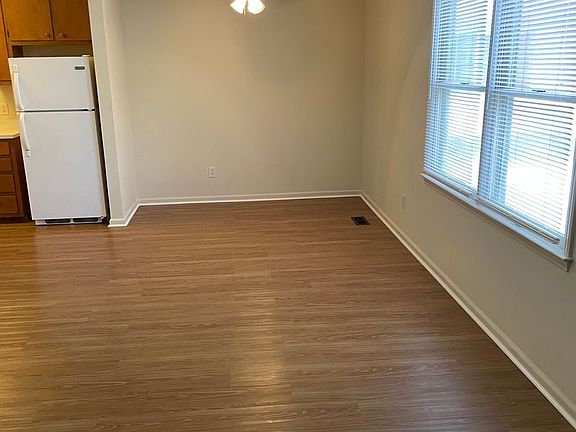 3rd image of 1110 Holly St #C