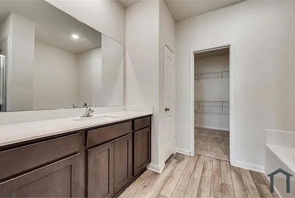3070 Chillingham Dr — Photo 6