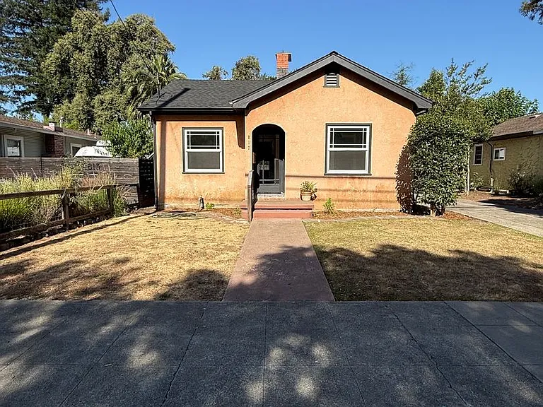817 Wright St — Photo 2