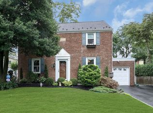 21 Normandy Ln, Manhasset, NY 11030