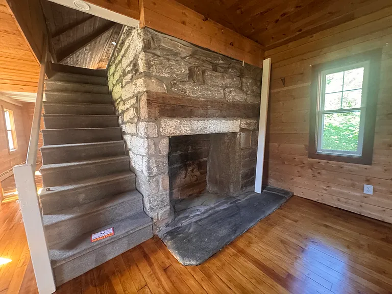 33 Carmichael Ln — Photo 25