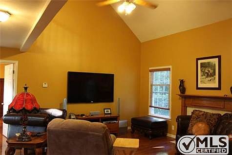 4th image of 1328 Ambleside Dr
