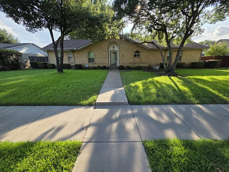 4301 Southridge Dr — Photo 1
