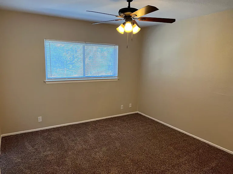 4811 Swann Ln — Photo 6