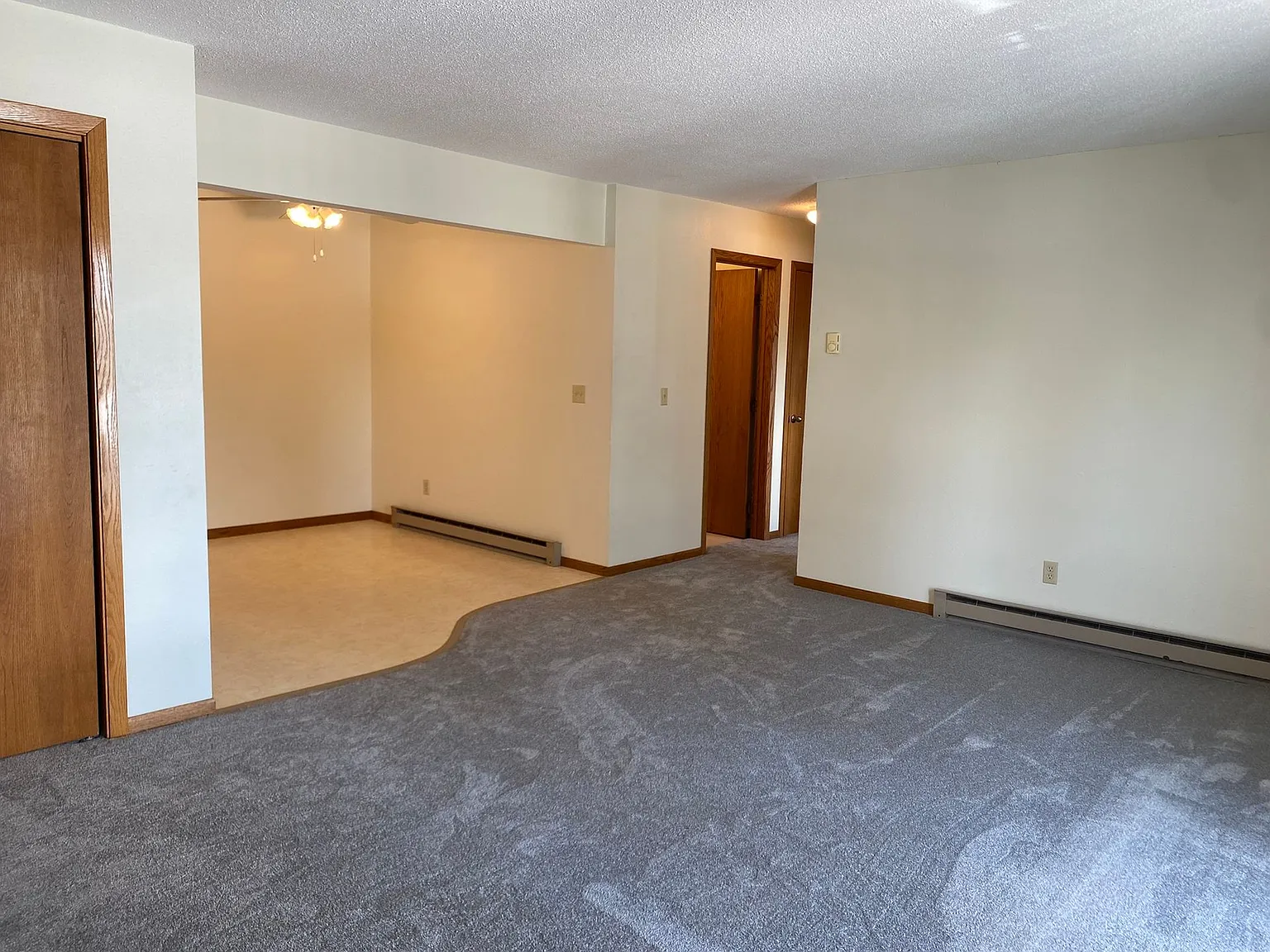 2 bed, 1.0 bath, 830 sqft, $1,000 — Photo 2