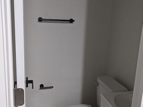 5th image of 4 N Pindwood Ln #2