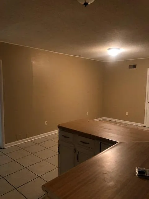 4 bed, 1.5 bath, 1659 sqft, $1,200 — Photo 3