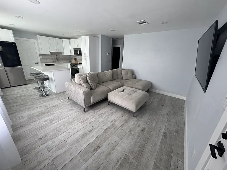 4111 Carson St NE — Photo 2