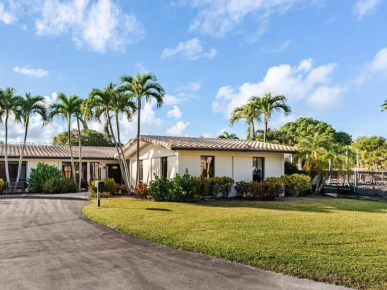 636 Hibiscus Dr — Photo 10