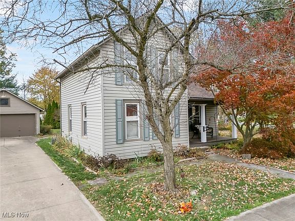 2nd image of 1030 Elm St