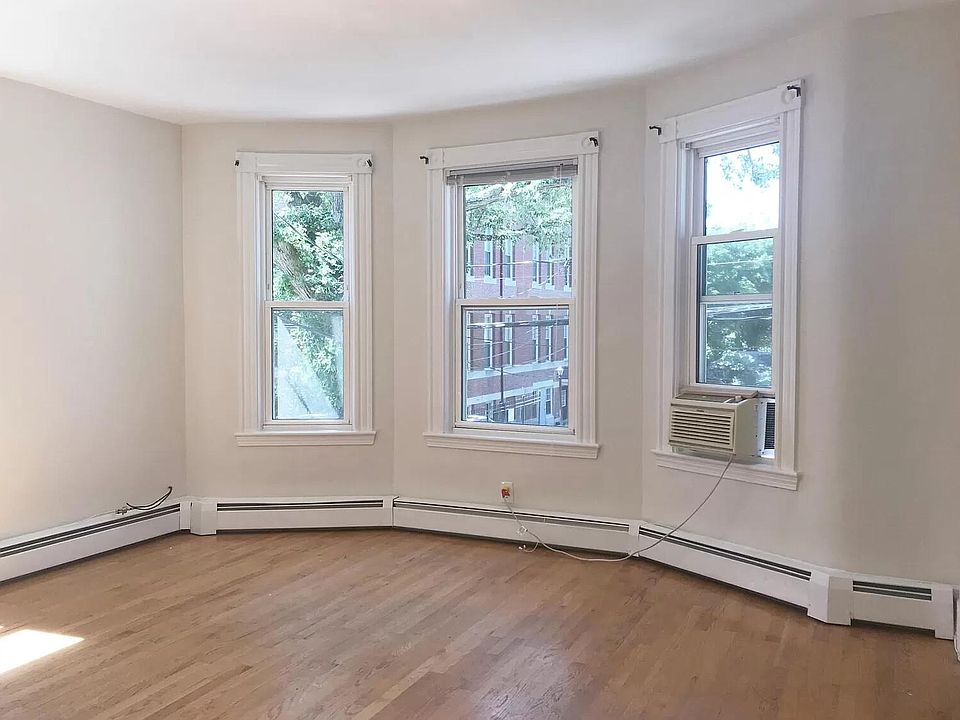 1st image of 15 Hewlett St #3