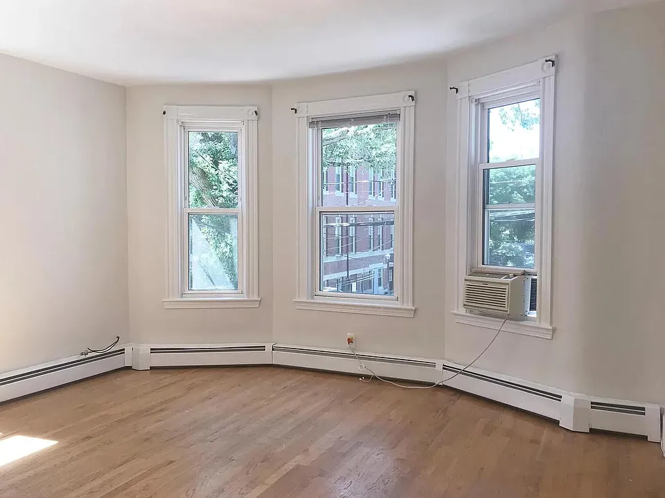 15 Hewlett St #3