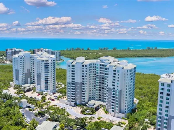 285 GRANDE WAY #404, NAPLES, FL 34110