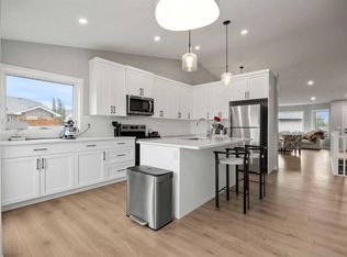 335 N Sheep River Pl, Okotoks, AB T1S1N7