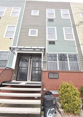 1st image of 623 Vandalia Ave #1